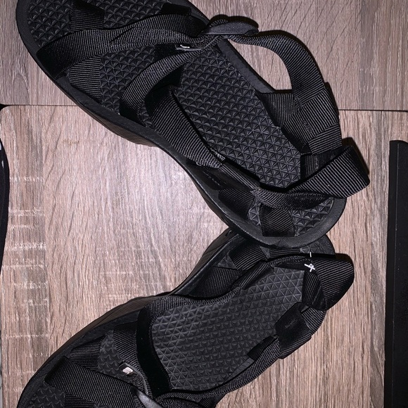 Vintage Men’s Black Teva Sandals with toe loop - Picture 5 of 11